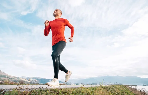 Wide Angle Shoot Man Dressed Red Long Sleeve Shirt Runs — Stock Photo, Image