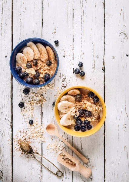 Schüsseln Mit Morgendlicher Gesundheitsmahlzeit Hausgemachtes Müsli Mit Früchten — Stockfoto