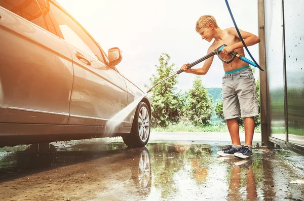 Boy Helps Wash Car — Stock Photo, Image