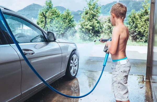 Boy Helps Wash Car — Stock Photo, Image