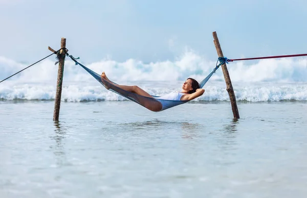Woman Relax Lying Hammock Swing Ocean Surf Line — Stock Photo, Image