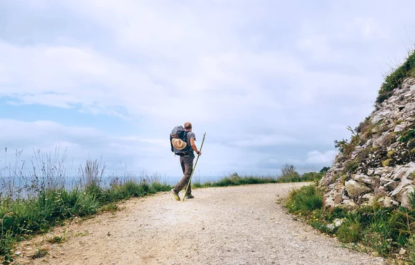 Backpacker Traveler Walks Road — Stock Photo, Image