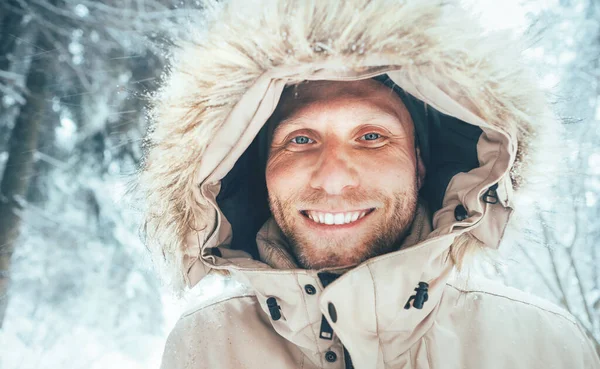 Hombre Vestido Con Capucha Cálida Casual Parka Jacket Ropa Interior — Foto de Stock