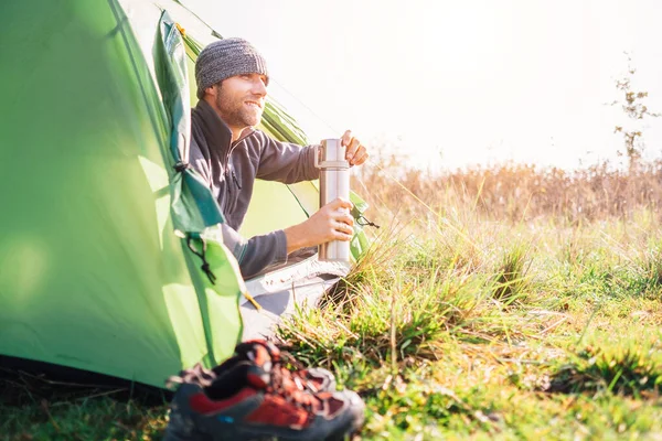 Traveler Man Meet Morning Tent Hot Tea — Stock Photo, Image