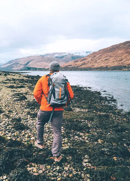 Trekking Montaña Paisaje Escocés Tierras Altas Viajero Con Mochila Paseos — Foto de Stock