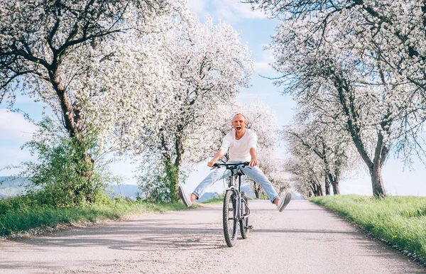 Man Have Fun Rides Bicycle Country Road — Stock Photo, Image