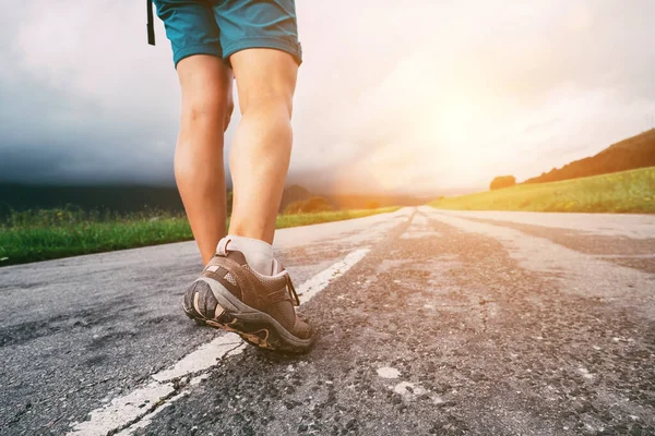 Traveler Feet Road Close Image — Stock Photo, Image