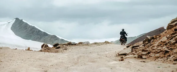 Paseos Moto Viajero Paso Montaña Himalaya Indio —  Fotos de Stock