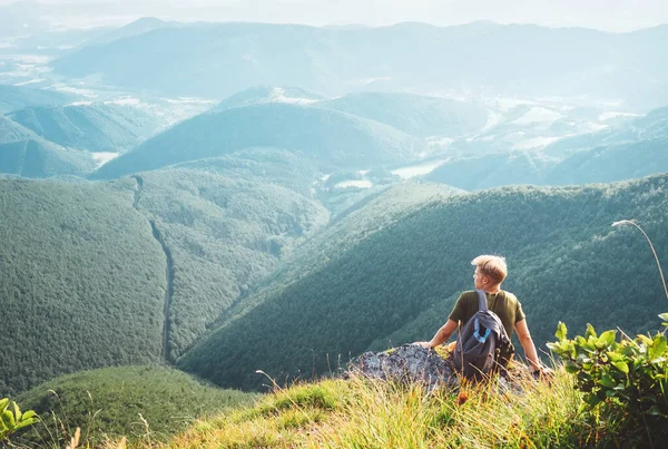 Young Man Tourist Sits Top Hill Beautiful Valley Panorama — Stock Photo, Image