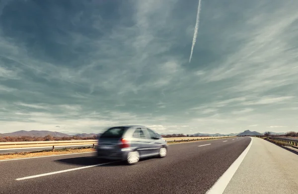 Snelwegbeweging Van Auto Het Veld — Stockfoto