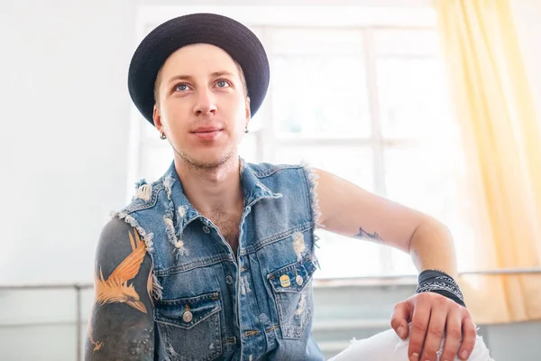 Dancer Young Man Denim Jacket Posing Dance Hall — Stock Photo, Image