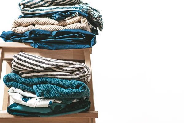 Ręczniki Koce Inne Tekstylia Domowe Kolorze Niebieskim Beidge Stołku — Zdjęcie stockowe