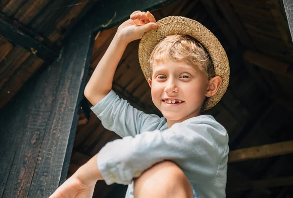 Niño Despreocupado Sombrero Paja — Foto de Stock