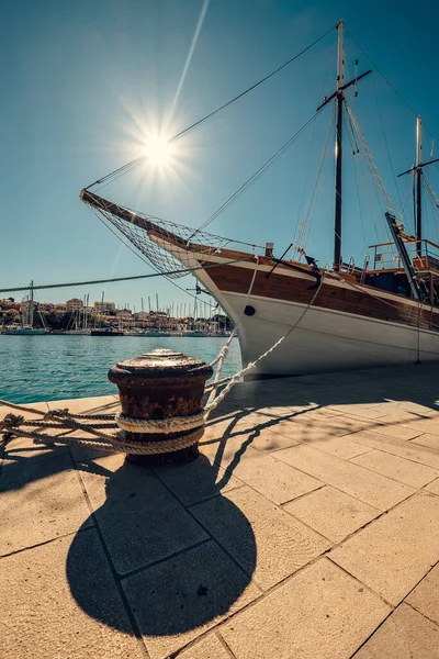 Segelschiff Hafen Festgemacht — Stockfoto