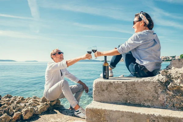 Pareja Enamorada Tiene Cita Romántica Azul Lagune Mar Adriático — Foto de Stock