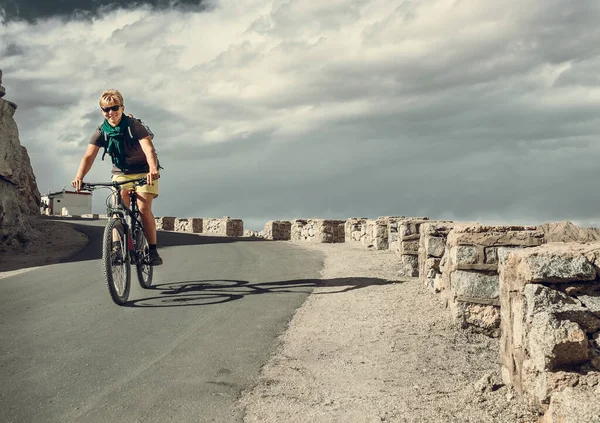 Bicycle Tarveler Ride Road — Stock Photo, Image