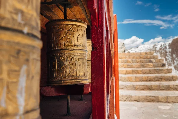 Ruedas Oración Tibetanas Con Fondo Escaleras — Foto de Stock