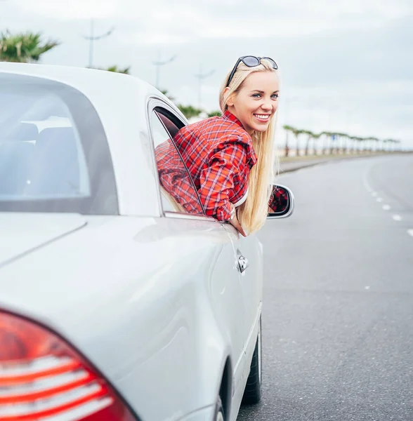 Pretty Young Woman Looks Out Car — Stock Photo, Image