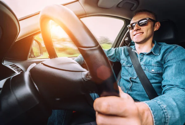 Man Drives Car Wide Angle View — Stock Photo, Image