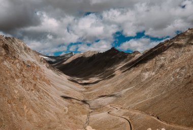 Ladakh 'taki dağ tepeleri