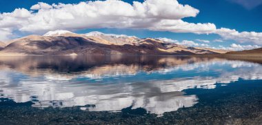 Tso Moriri Gölü manzarası