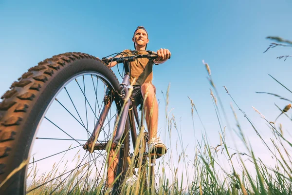 Man Rida Cykel — Stockfoto