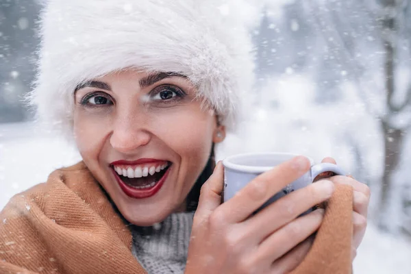 Mulher Alegre Retrato Neve — Fotografia de Stock