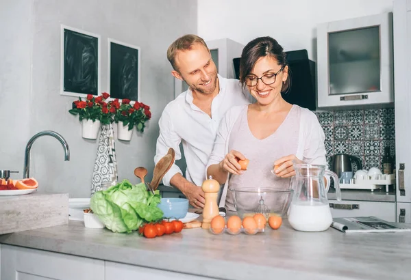 Simplemente Momentos Familiares Pareja Preparar Desayuno — Foto de Stock