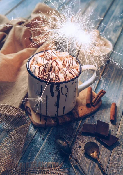 Warme Chocolademelk Met Marshmallow Snoepjes Glinsterende Lichtjes — Stockfoto