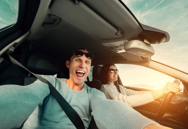 Wide Angle Selfie Funny Couple Drive Car — Stock Photo, Image