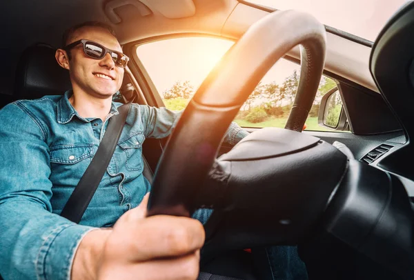 Man Drives Car Wide Angle View — Stock Photo, Image