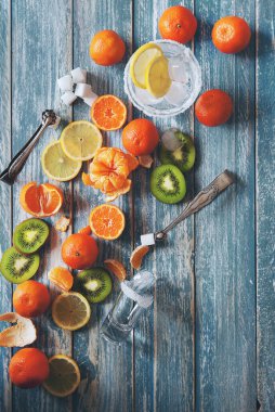 Meyveleri salkım salkım dizili,