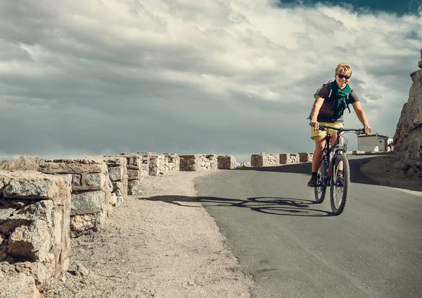 Bicycle Tarveler Ride Road — Stock Photo, Image