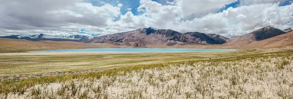 Impresionante Paisaje Del Lago Kyagar Tso Con Montaña Spangnak Distrito —  Fotos de Stock