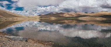 Kuzey Hindistan 'ın Ladakh bölgesinde Tso Moriri Gölü