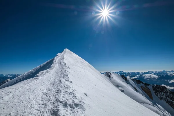 Mont Blanc Monte Bianco Enneigé 4808M Sommet Vue Grand Angle — Photo