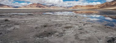 Ladakh 'taki Tso Kar Tuzu Yüksek Dağ Gölü