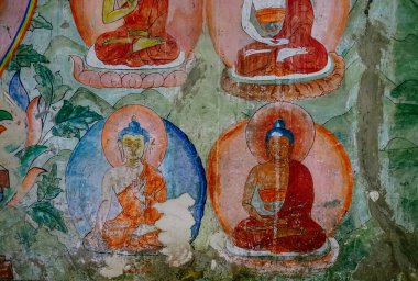 Thiksey Manastırı 'ndaki duvar resminin Buda İnkarnasyonu öğeleri