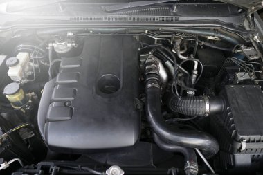 Güçlü araba motoru kapat. Motoru iç tasarımı. Otomobil metal araba motor bölümü ayrıntılar. Modern araç motor, sanayi, makinist ve iş kavramı.