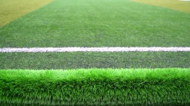 Yeşil futbol sahası önden görünümü. Stadyum güzel suni çim. Soyut futbol çim zemin arka plan beyaz şerit çizgi ile. Arka plan, spor Concept.Motion yaratıcı tasarım.