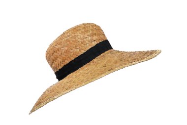 Beyaz arka plan üzerinde izole yaz bej hasır şapka. Reed, bambu, rattan yapılan el sanatları dokuma geniş ağzına kadar şapka kapatın. Dekorasyon şerit bant düz tasarımı ile. Moda, tatil, dekor kavramı.  