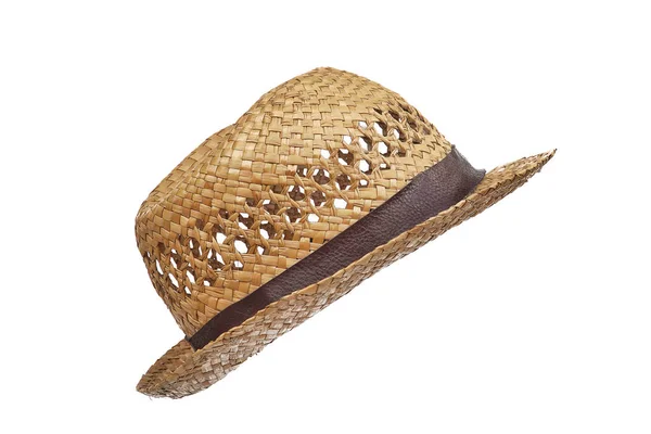 夏天的米色草帽被隔离在白色背景上 用芦苇 藤制成的手工编织宽边帽 装饰与带状带在平原设计 装饰理念 — 图库照片