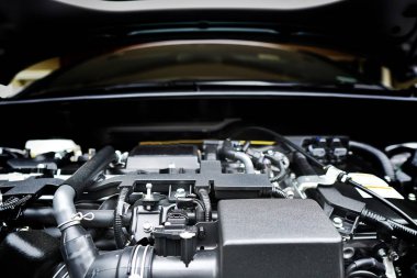 Güçlü araba motoru kapat. Motoru iç tasarımı. Otomobil metal yeni araba motor bölümü detayları. Modern araç motor, sanayi, makinist ve iş kavramı.                              