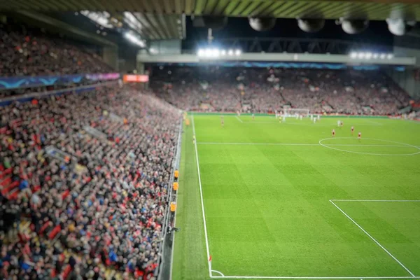 Suddig Bakgrund Fotbollsspelare Som Spelar Och Fotbollsfans Matchdag Vackra Grönt — Stockfoto