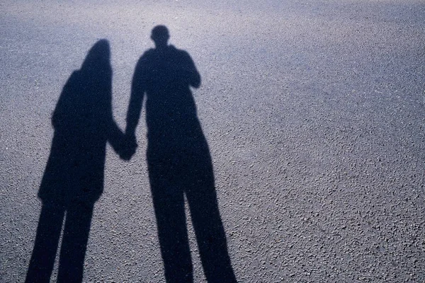 Silhouette Couple Love Casting Hand Hand Love Long Shadow Street — Stock Photo, Image