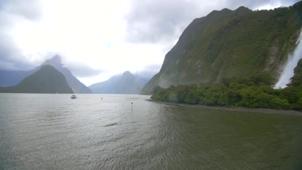 Een Waterval Landschap — Stockvideo