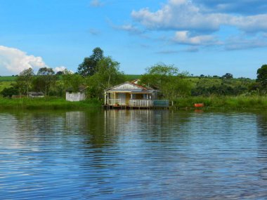  Güneş, gökyüzü ve kulübesi