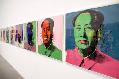 London, Büyük Britanya - 12 Mayıs: Andy Warhol screenprint Mao Tse-Tung 12 Mayıs 2018 üzerinde modern Londra Tate
