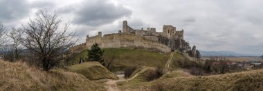 Şato harabesi - Hrad Beckov, Slovakya