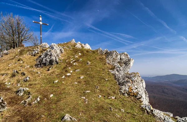 Kříž Vrcholu Kopce Vysoká Malých Karpat Slovensko Panorama Krajiny — Stock fotografie